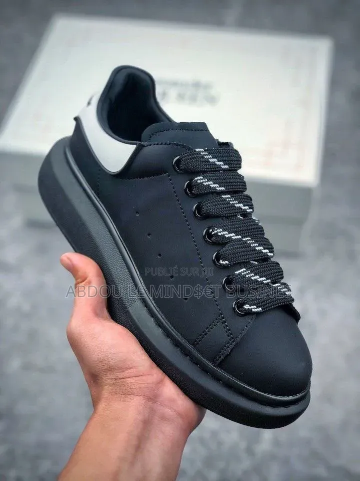 McQueen Full Black Disponible