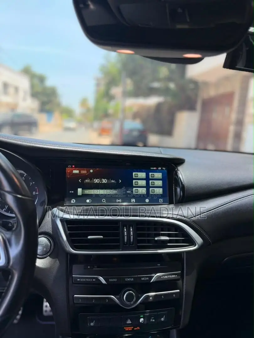 Infiniti Q30 2017 Gris