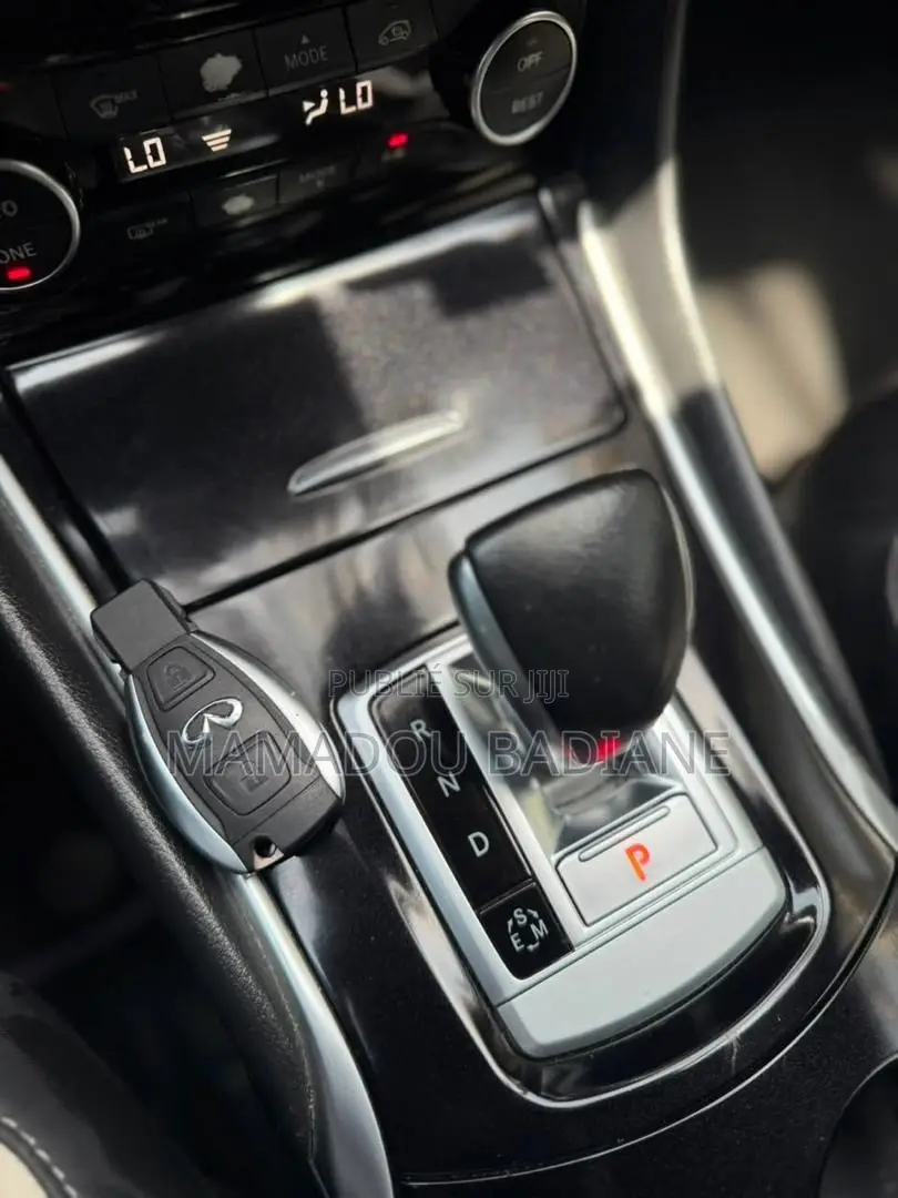 Infiniti Q30 2017 Gris