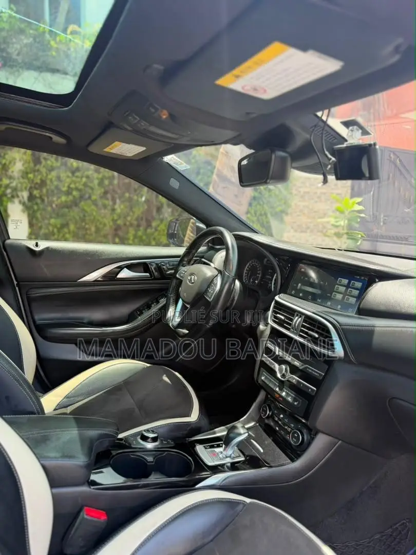 Infiniti Q30 2017 Gris
