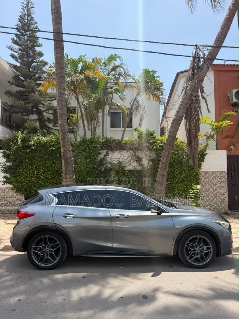 Infiniti Q30 2017 Gris