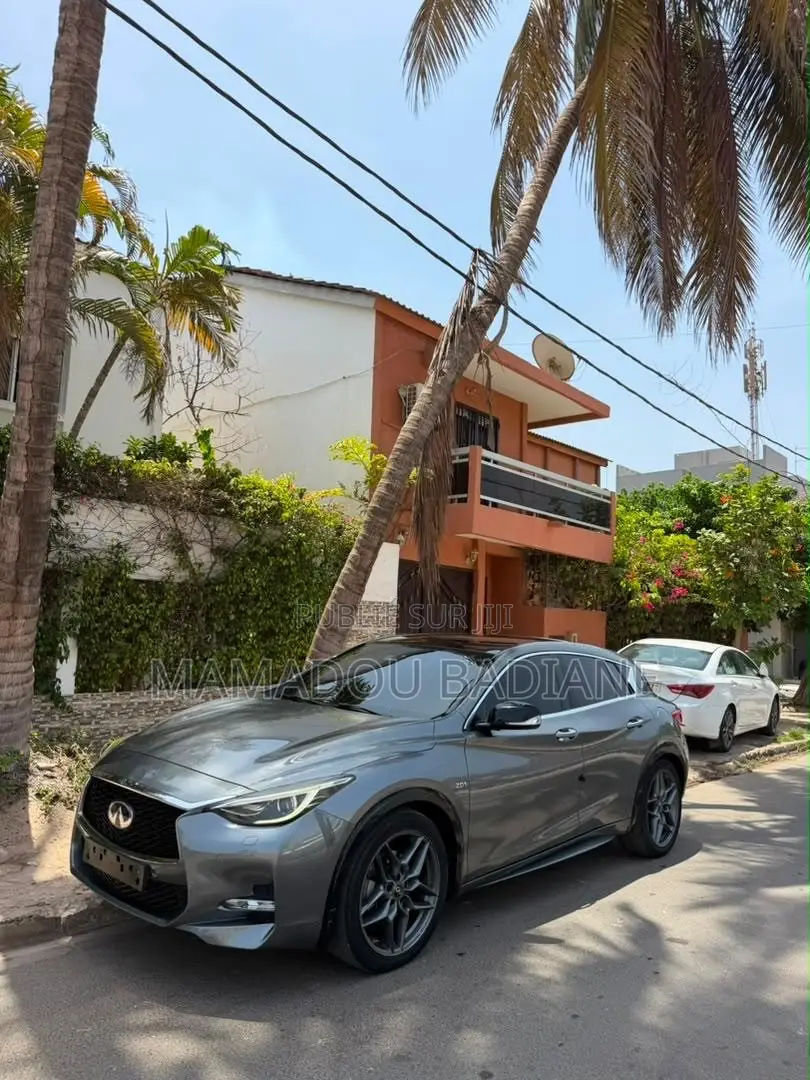Infiniti Q30 2017 Gris