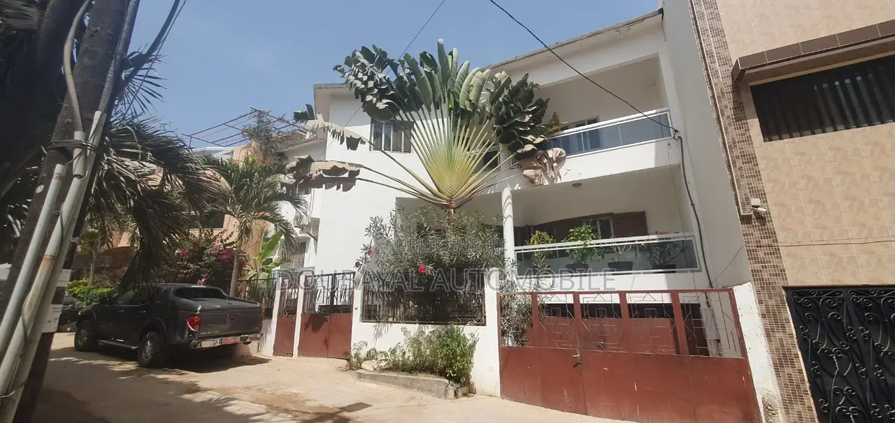 6chbre Villa dans Cité Aéroport – Cité à Vendre