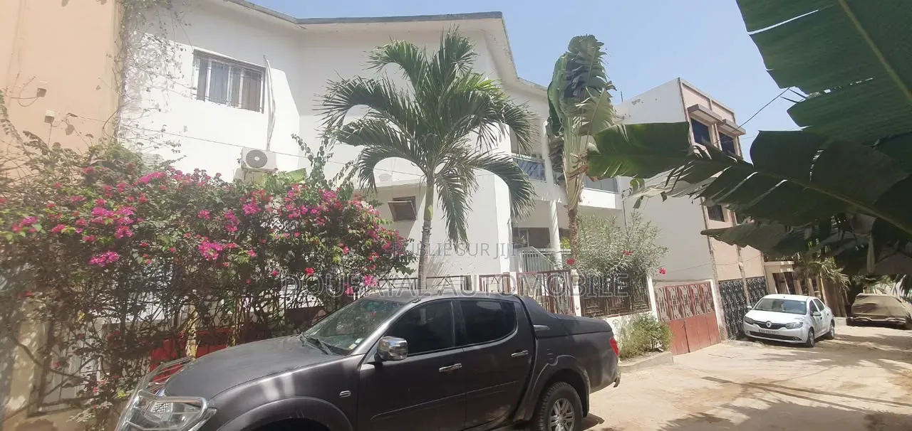 6chbre Villa dans Cité Aéroport – Cité à Vendre