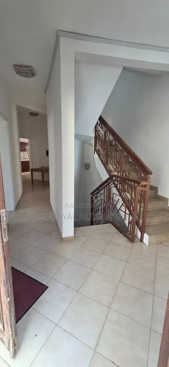 6chbre Villa dans Cité Aéroport – Cité à Vendre