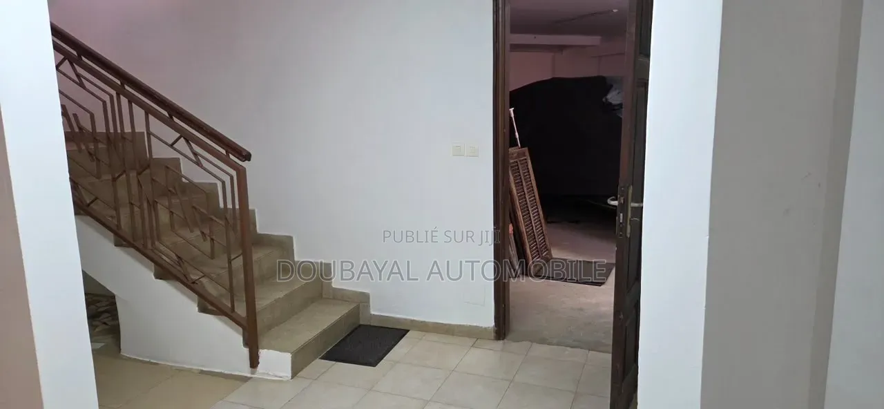 6chbre Villa dans Cité Aéroport – Cité à Vendre