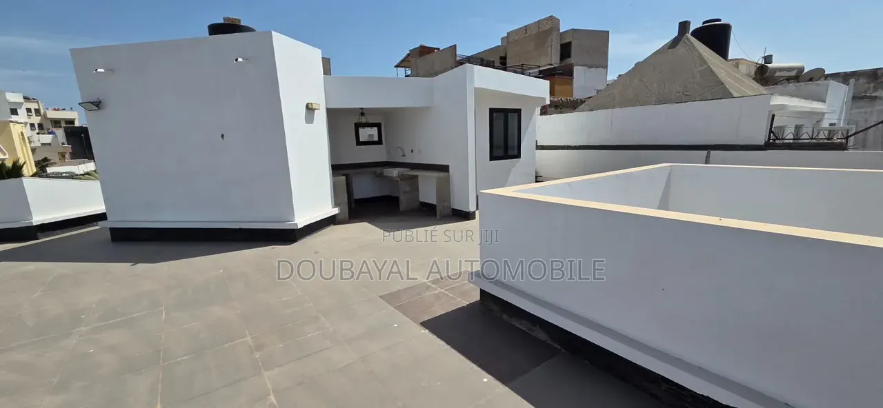 6chbre Villa dans Cité Aéroport – Cité à Vendre