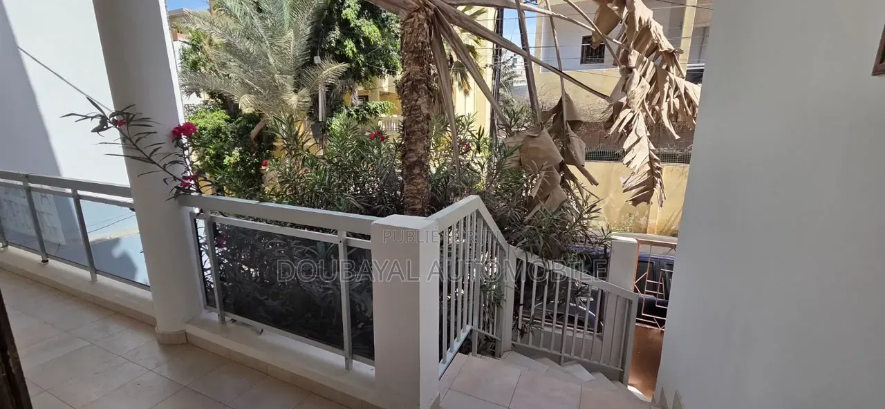 6chbre Villa dans Cité Aéroport – Cité à Vendre