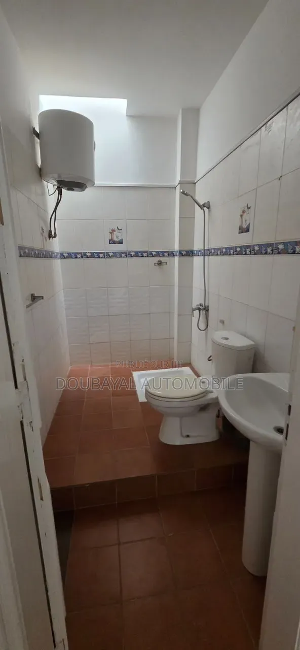 6chbre Villa dans Cité Aéroport – Cité à Vendre