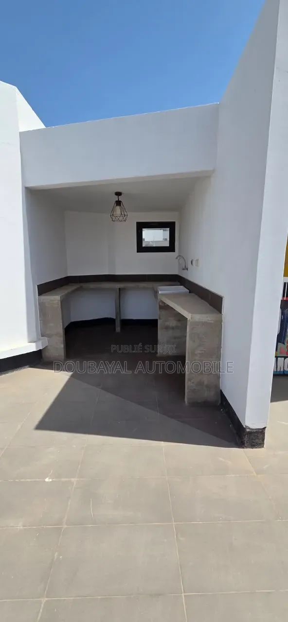6chbre Villa dans Cité Aéroport – Cité à Vendre