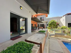 5chbre Villa dans Yoff à Vendre