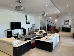 5chbre Villa dans Yoff à Vendre
