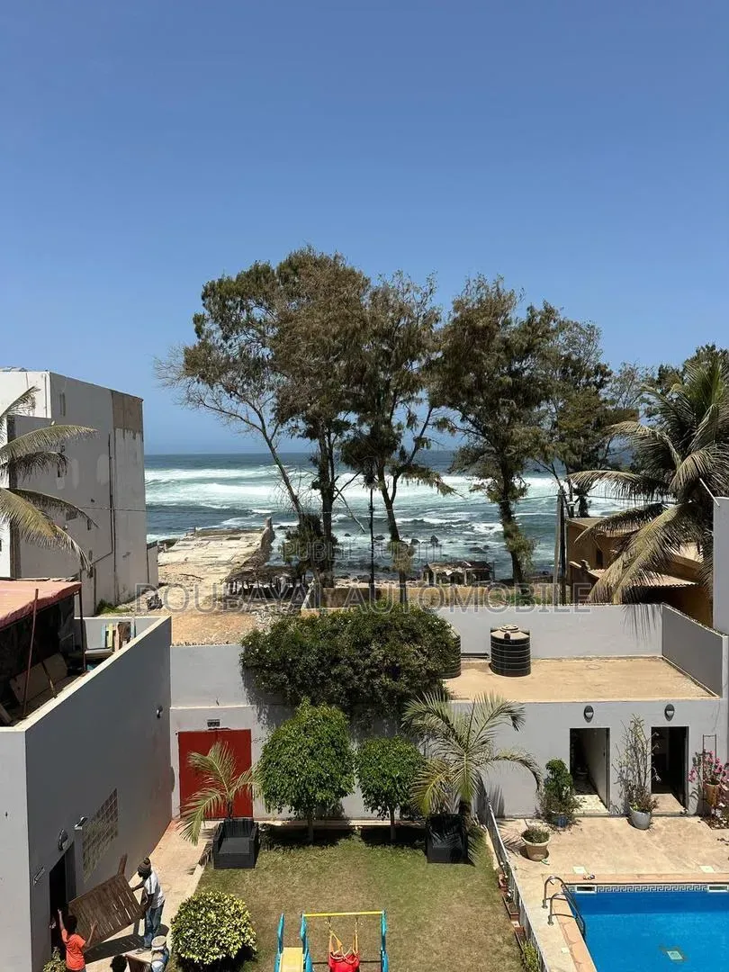 5chbre Villa dans Yoff à Vendre