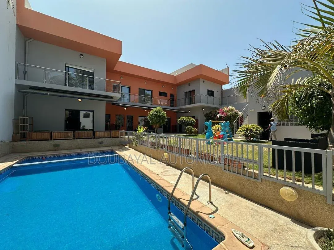 5chbre Villa dans Yoff à Vendre