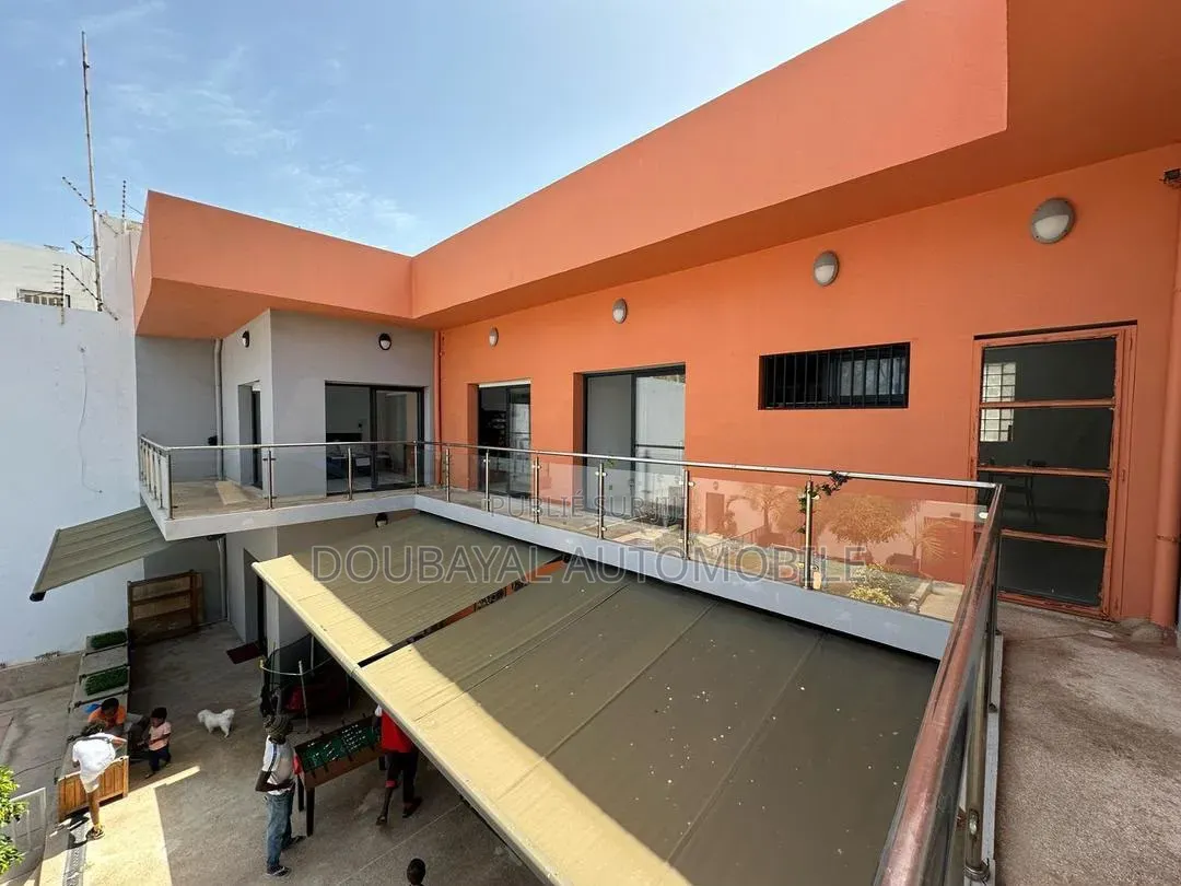 5chbre Villa dans Yoff à Vendre
