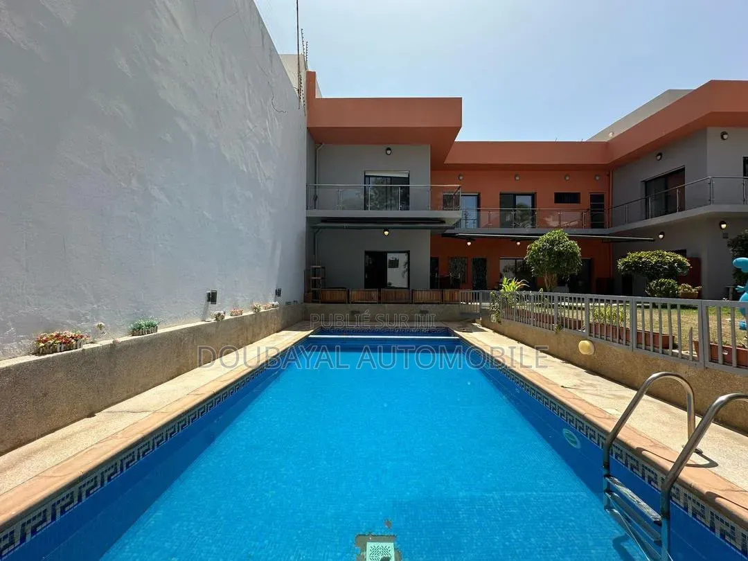 5chbre Villa dans Yoff à Vendre