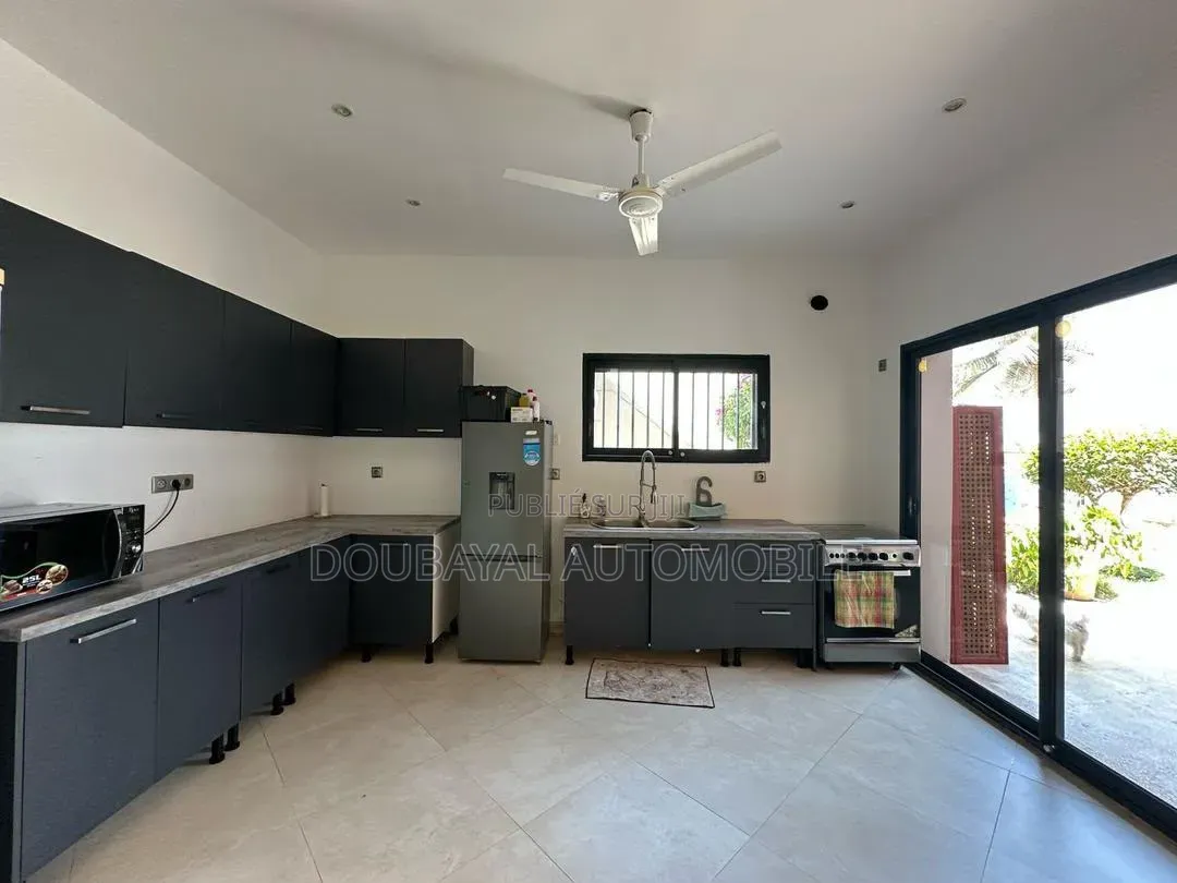 5chbre Villa dans Yoff à Vendre