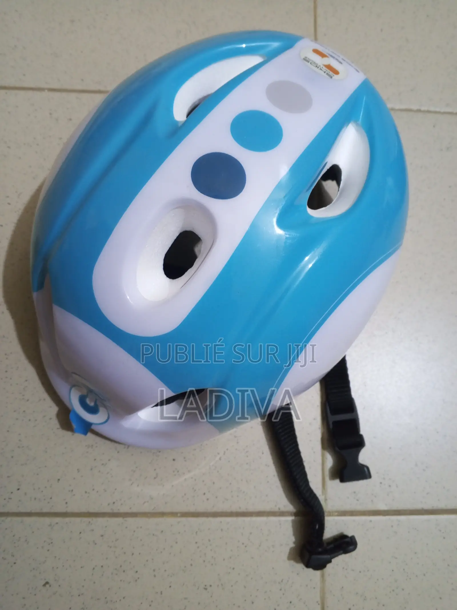 Roller Oxygene 38-41 Ajustables + Casque, Coudières Et Genouillères