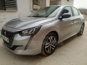 Peugeot 208 2022 Gris