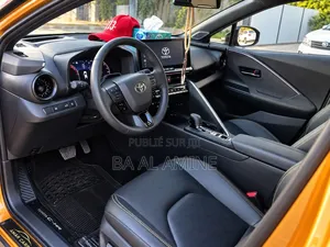 Toyota C-HR 2025 Orange