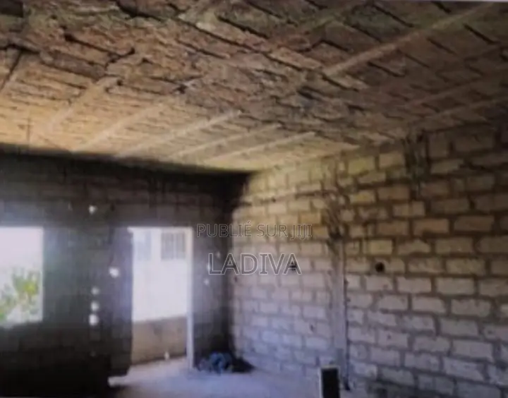 3chbre Maison dans Parcelles Assainies à Vendre