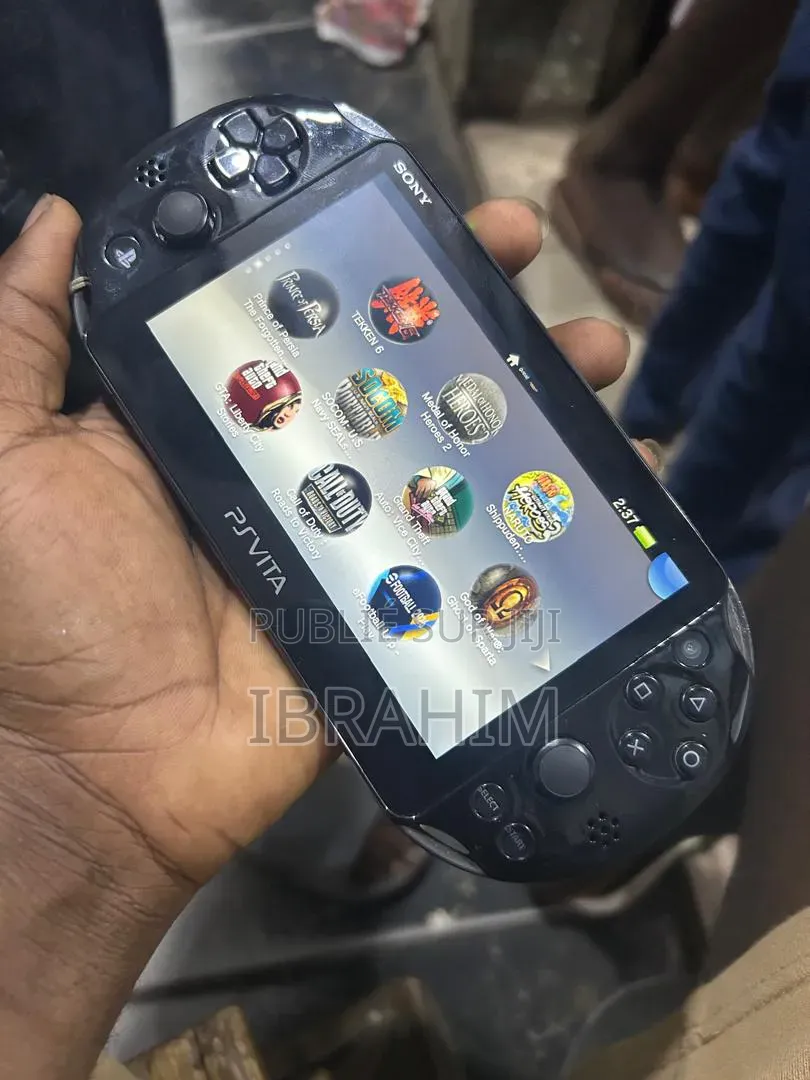 Ps Vita Slim Flashé 22 Jeux Installés