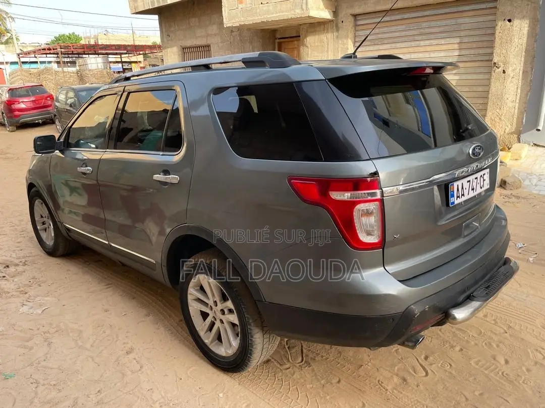 Ford Explorer 2016 Gris
