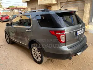 Ford Explorer 2016 Gris