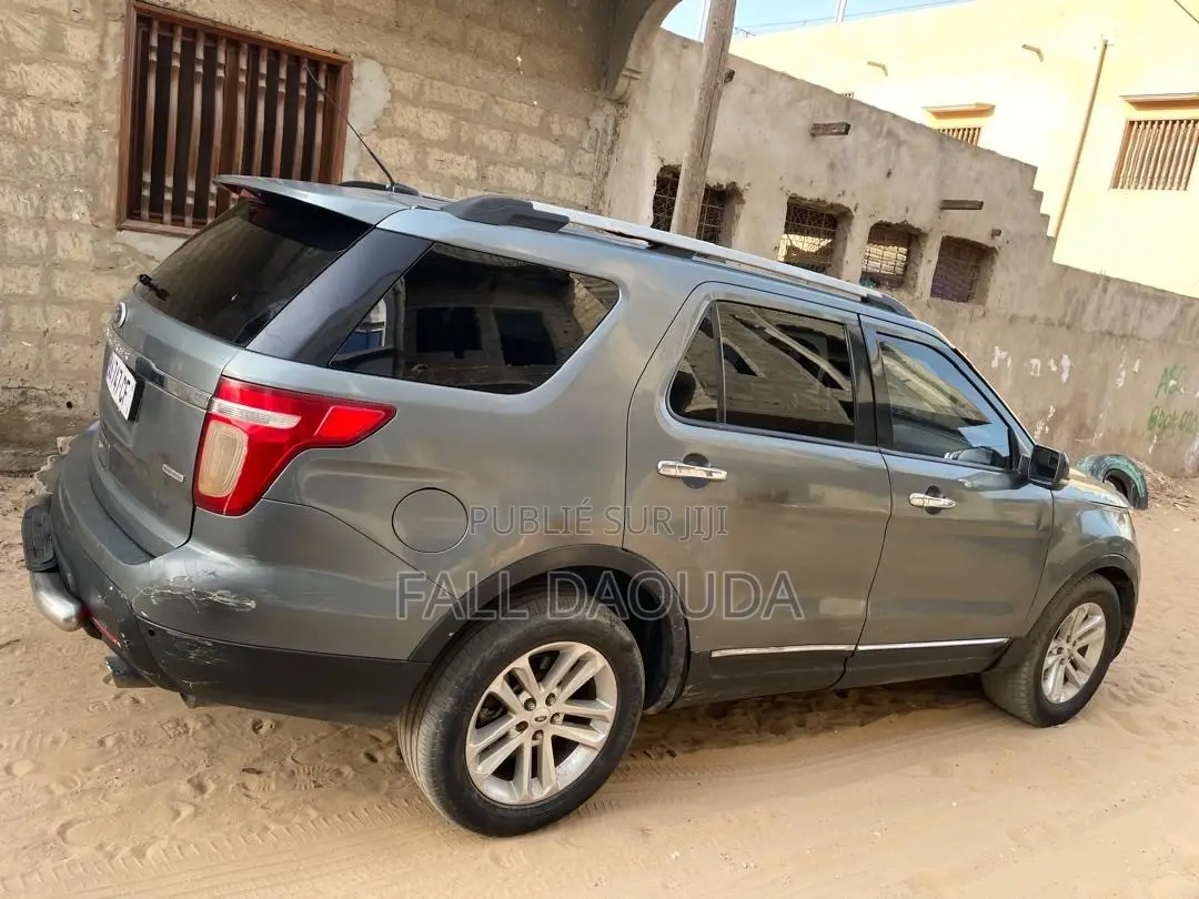 Ford Explorer 2016 Gris