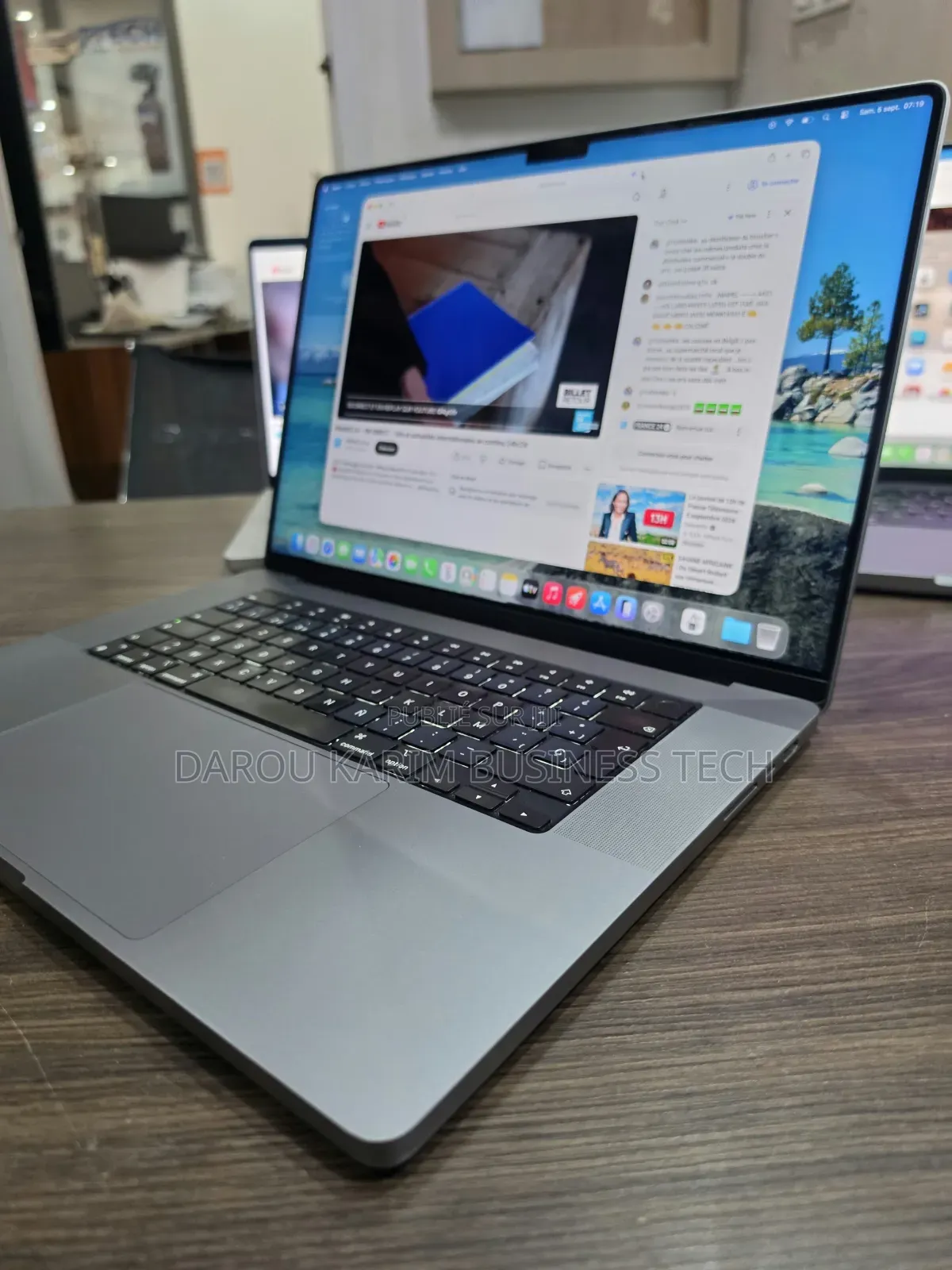 Nouveau Apple MacBook Pro 2023 M2 Pro 16GB Apple M2 SSD 512GB