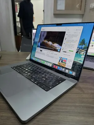 Nouveau Apple MacBook Pro 2023 M2 Pro 16GB Apple M2 SSD 512GB