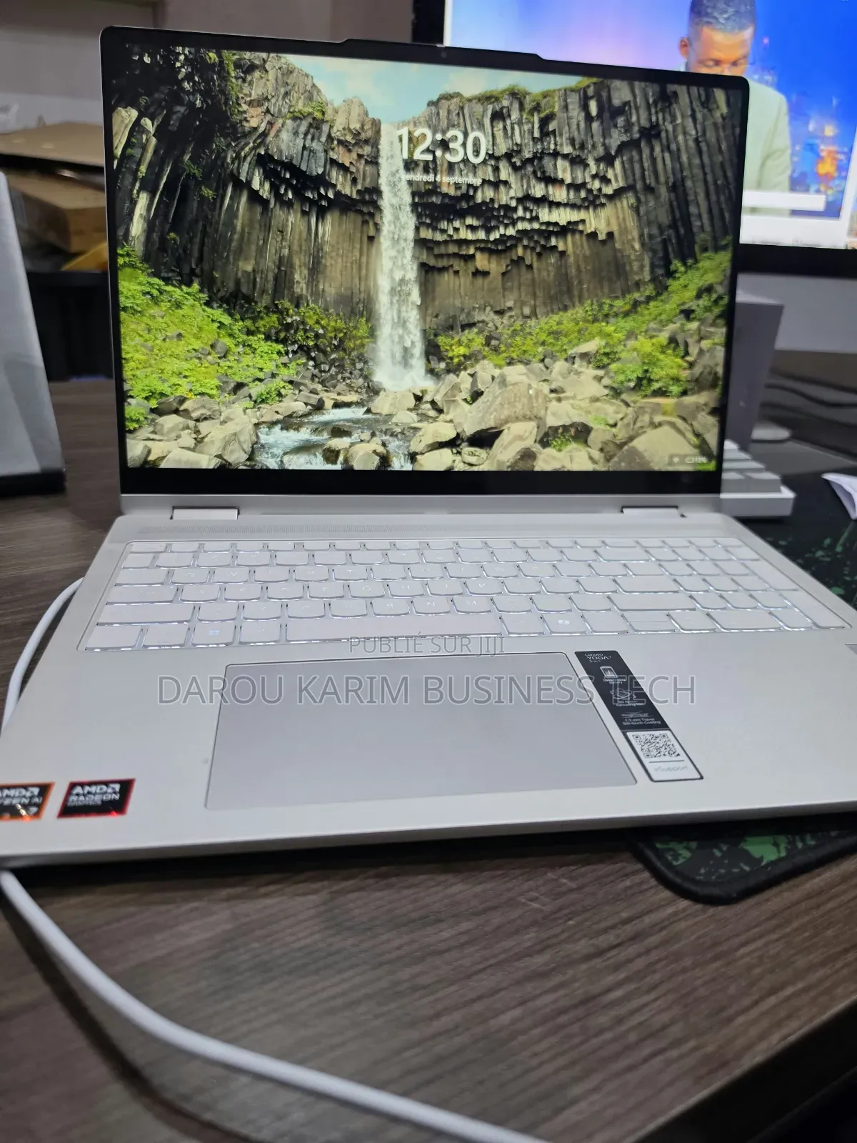 Nouveau Lenovo Yoga 7 15ITL5 16GB AMD Ryzen 7 SSD 256GB