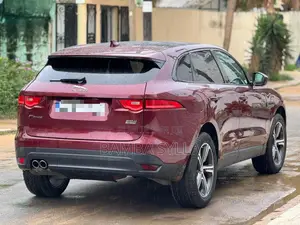 Jaguar F-Pace 20d Premium AWD 2019 Rouge