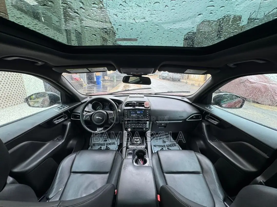 Jaguar F-Pace 20d Premium AWD 2019 Rouge