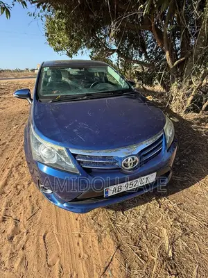 Toyota Avensis 2017 Bleu