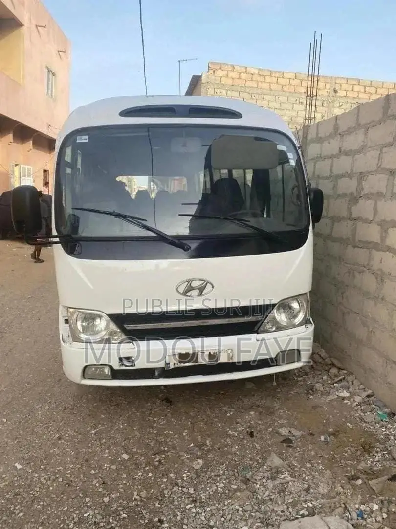 Hyundai County 2013 Blanc
