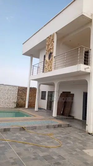 5chbre Villa dans Ngaparou, Thiès Sud à Vendre