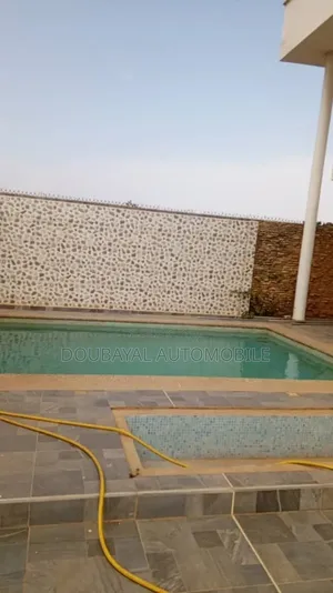 5chbre Villa dans Ngaparou, Thiès Sud à Vendre