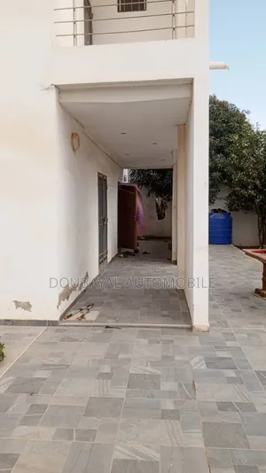 5chbre Villa dans Ngaparou, Thiès Sud à Vendre