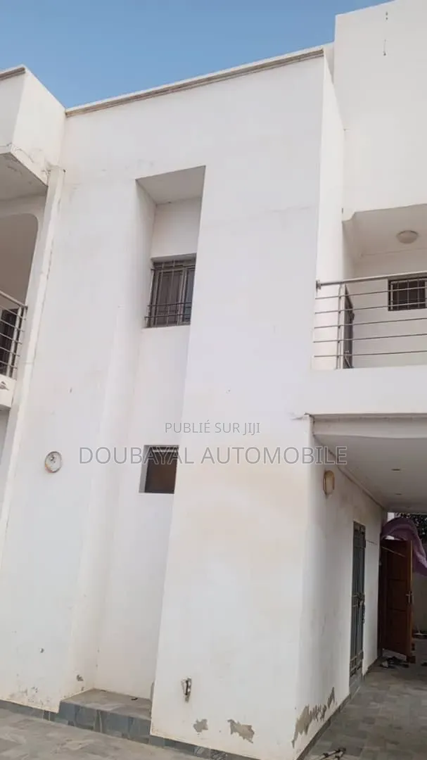 5chbre Villa dans Ngaparou, Thiès Sud à Vendre