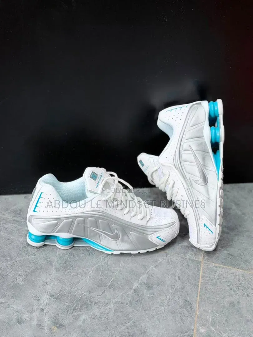 Nike Shox Blanc-Gris R4 Disponible