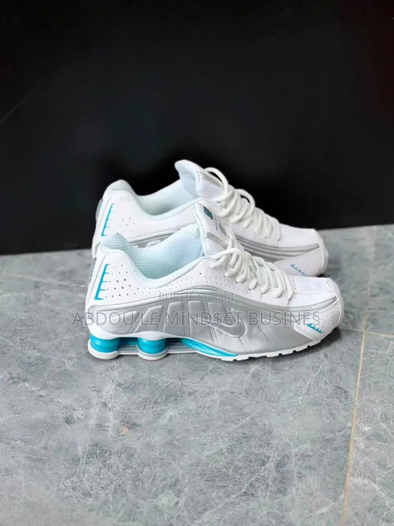 Nike Shox Blanc-Gris R4 Disponible