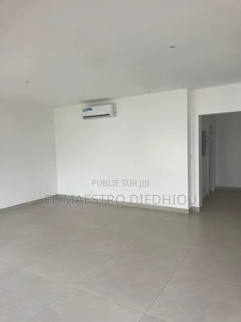 3chbre Appartement dans Appartement 3 à Louer