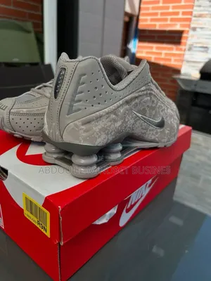 Chaussure Shox Beige Disponible