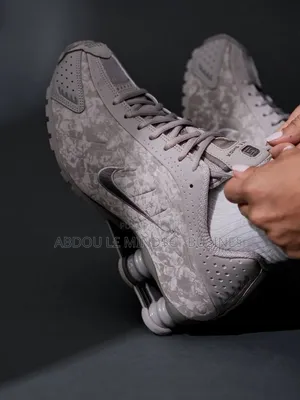 Chaussure Shox Beige Disponible