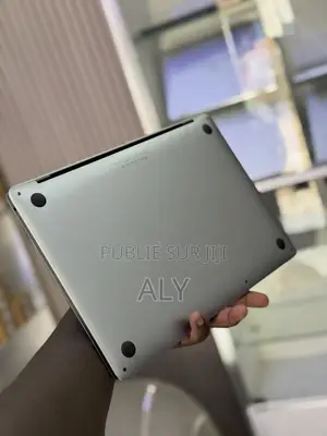 Nouveau Pomme MacBook Pro 2020 8GB Intel Core i5 SSD 256GB