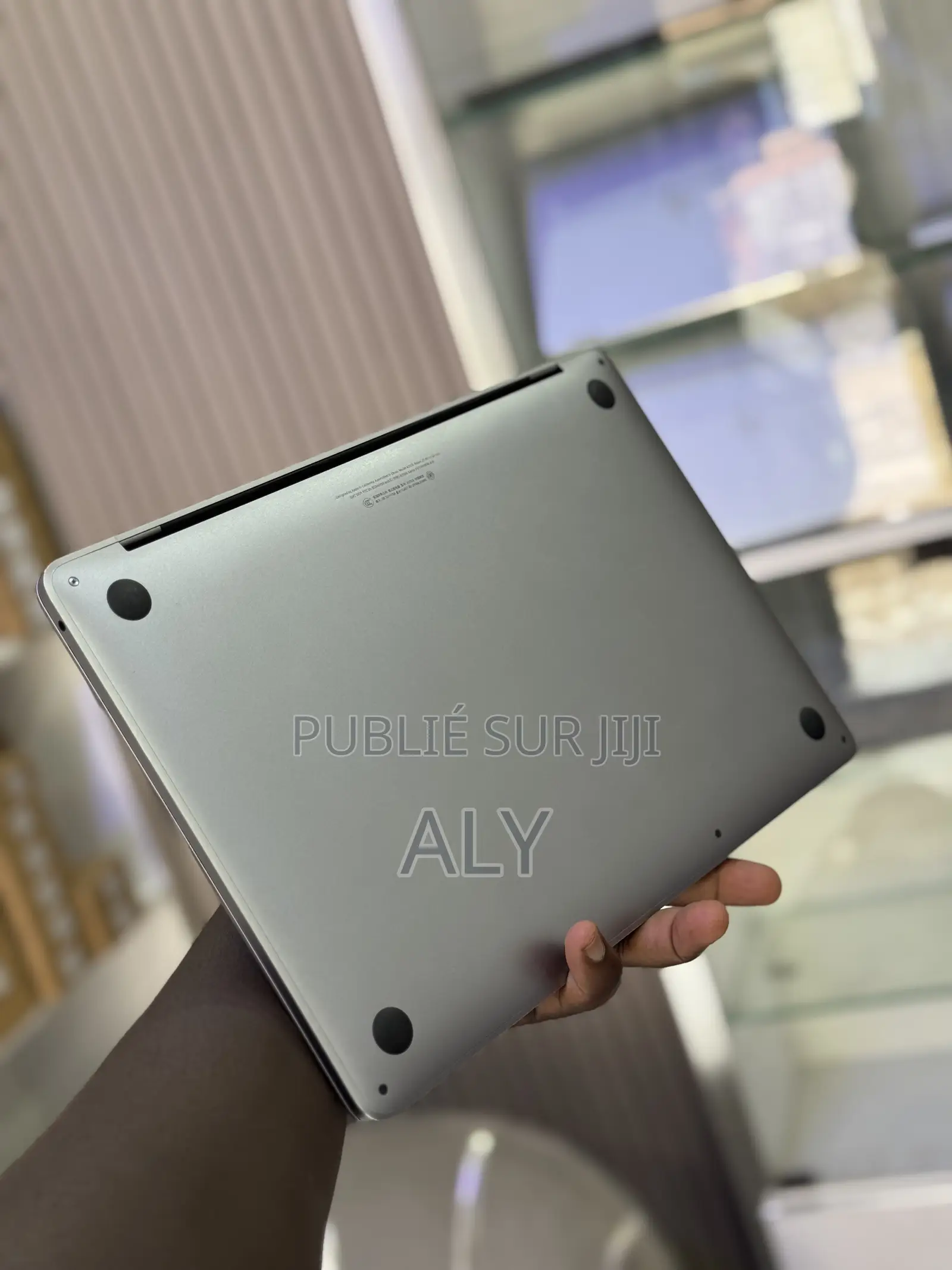 Nouveau Pomme MacBook Pro 2020 8GB Intel Core i5 SSD 256GB
