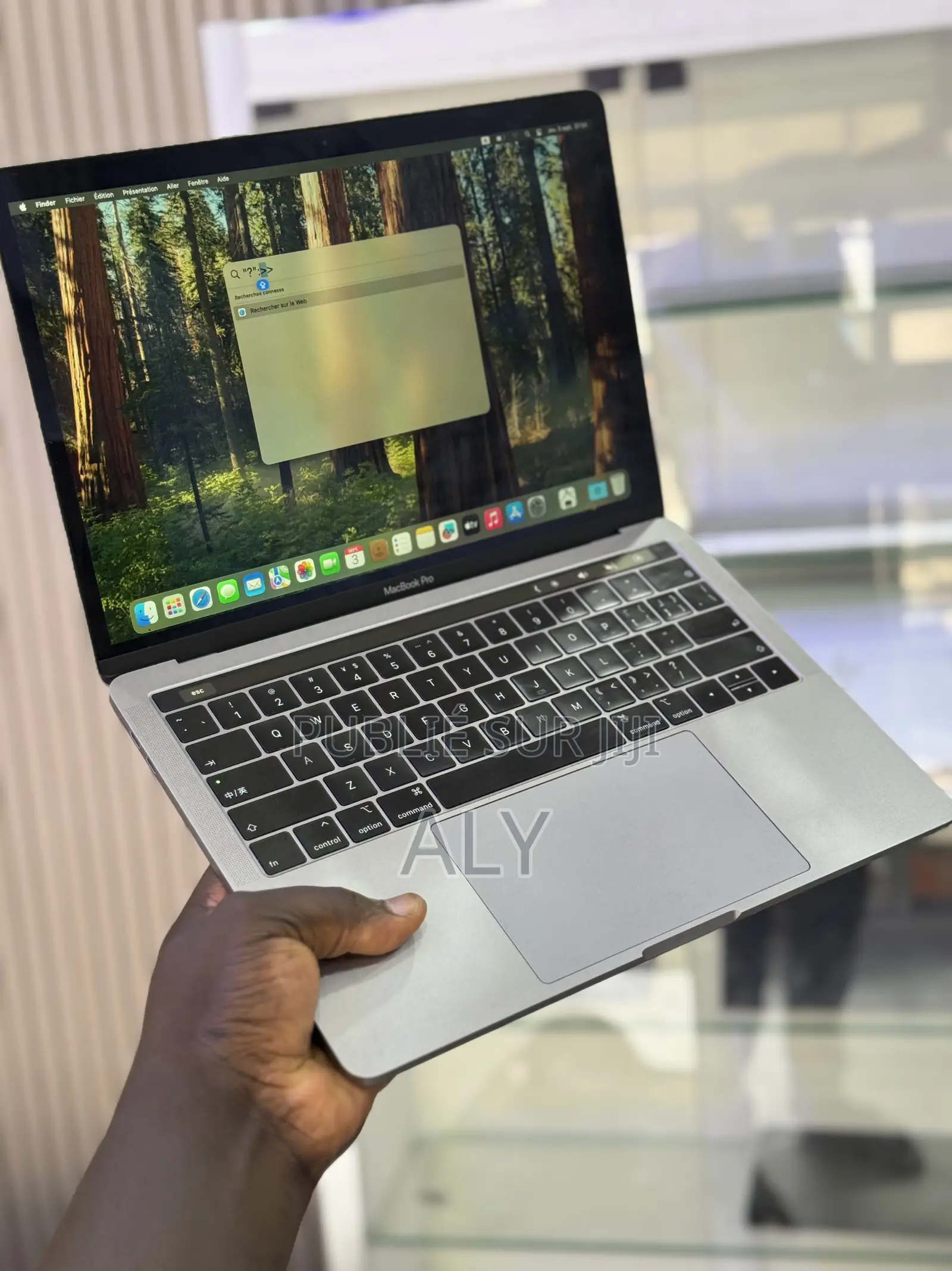 Nouveau Pomme MacBook Pro 2020 8GB Intel Core i5 SSD 256GB