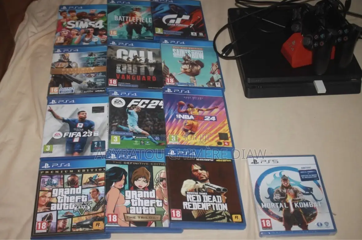 PS4 Avec 2 Manettes + 12 Jeux + Accessoires