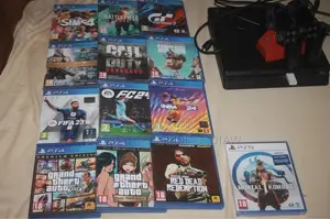 PS4 Avec 2 Manettes + 12 Jeux + Accessoires